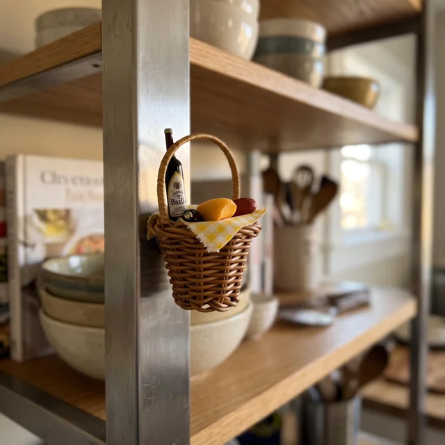 Picnic Basket Fridge Magnet, Resin Food Basket Kitchen Decor — product photo 2
