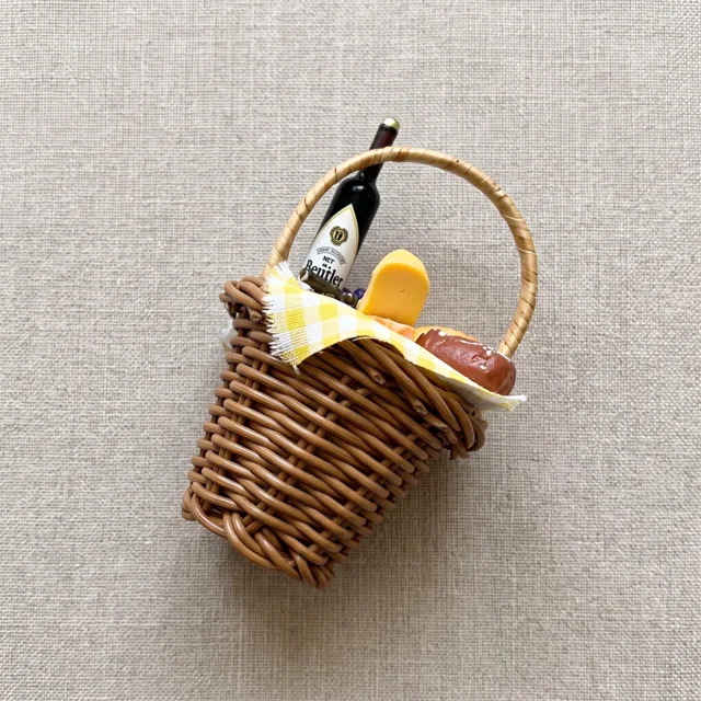 Picnic Basket Fridge Magnet, Resin Food Basket Kitchen Decor — product photo 3