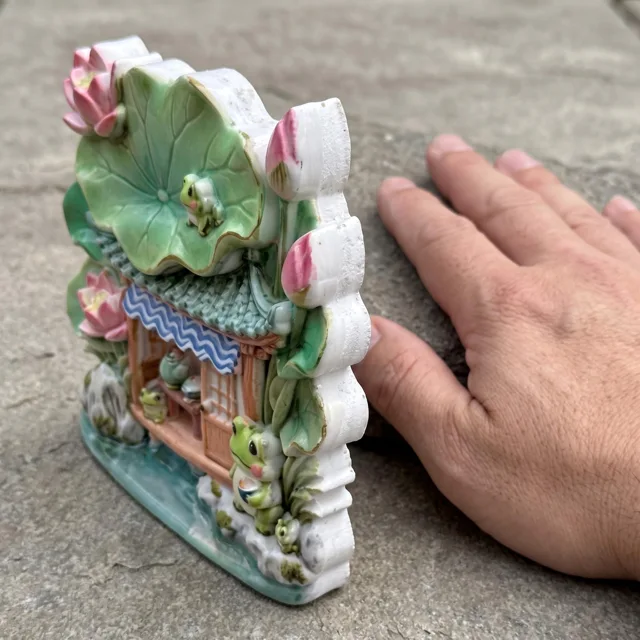 Refrigerator Magnet: Frog Cottage With Leaf Roof and Pink Flowers — product photo 7